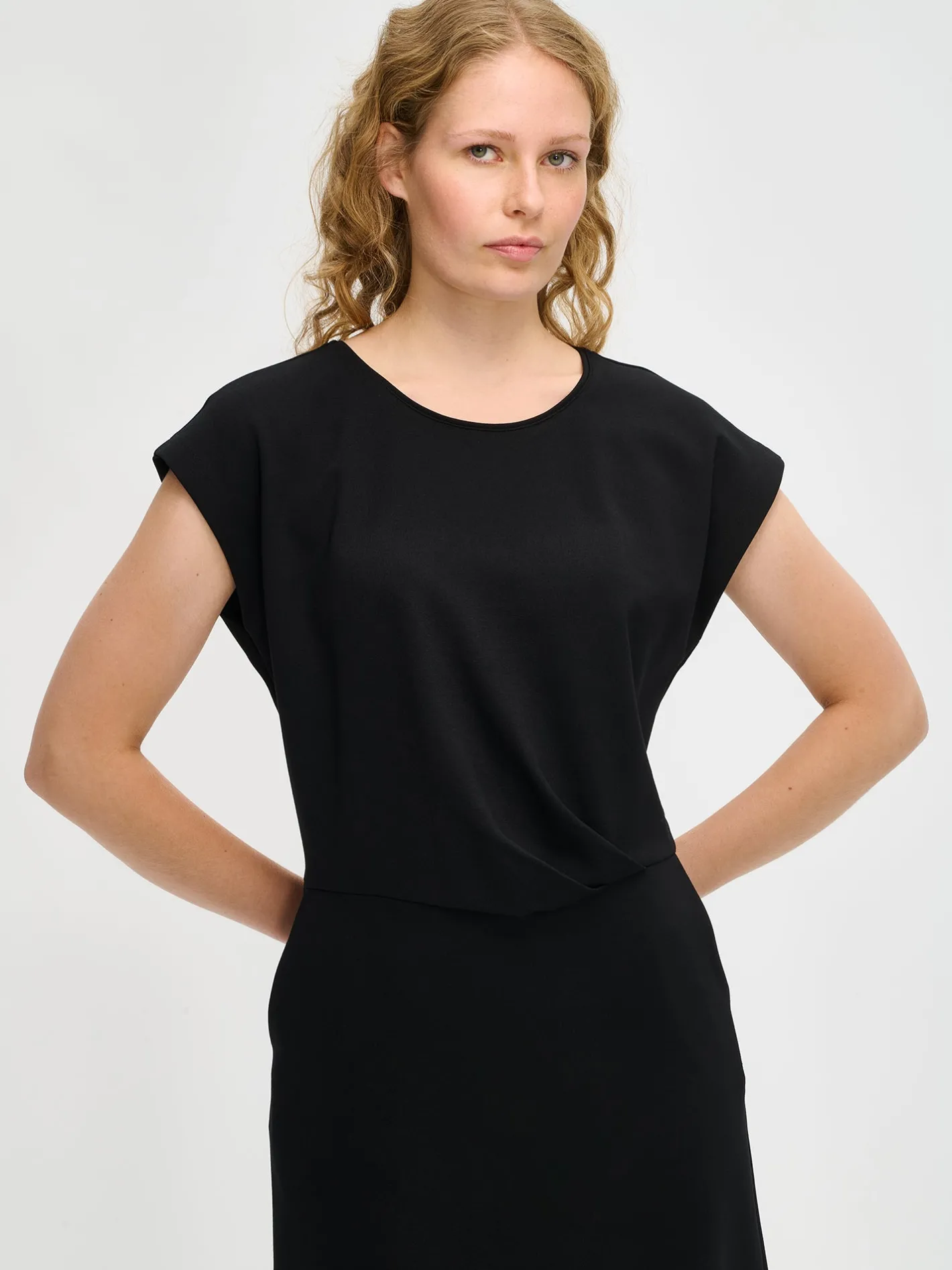 Nanso ELEGIA mekko -* Mekot