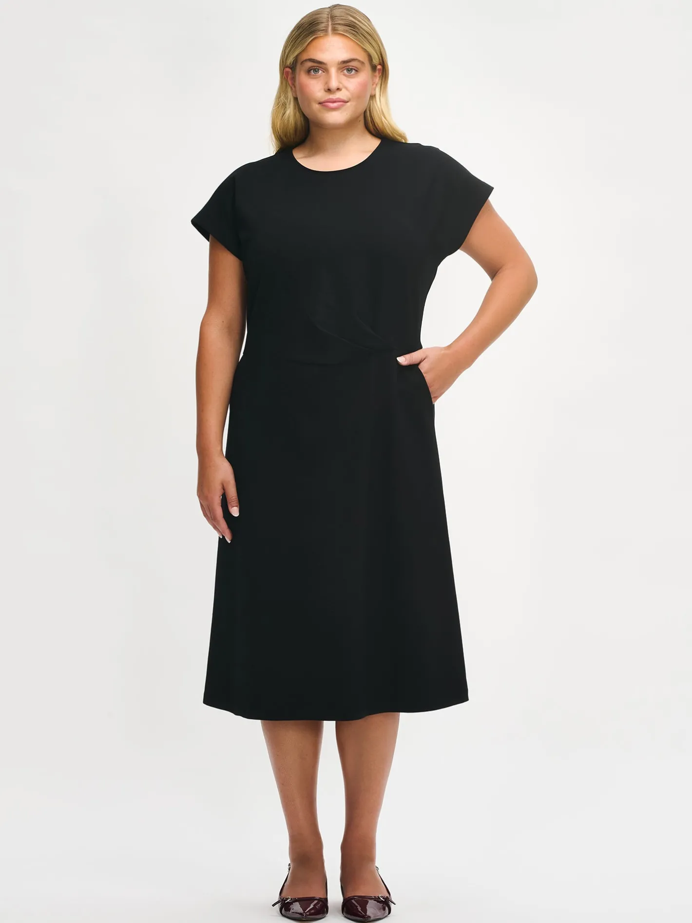 Nanso ELEGIA mekko -* Mekot