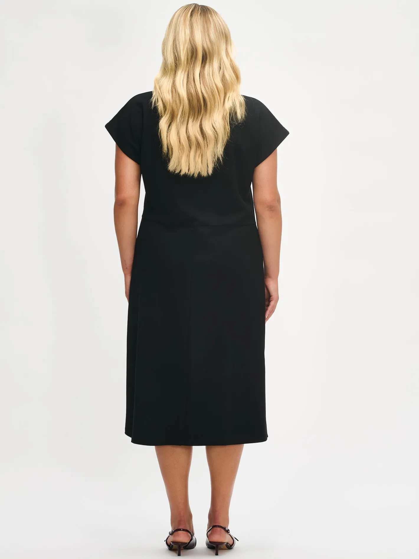 Nanso ELEGIA mekko -* Mekot