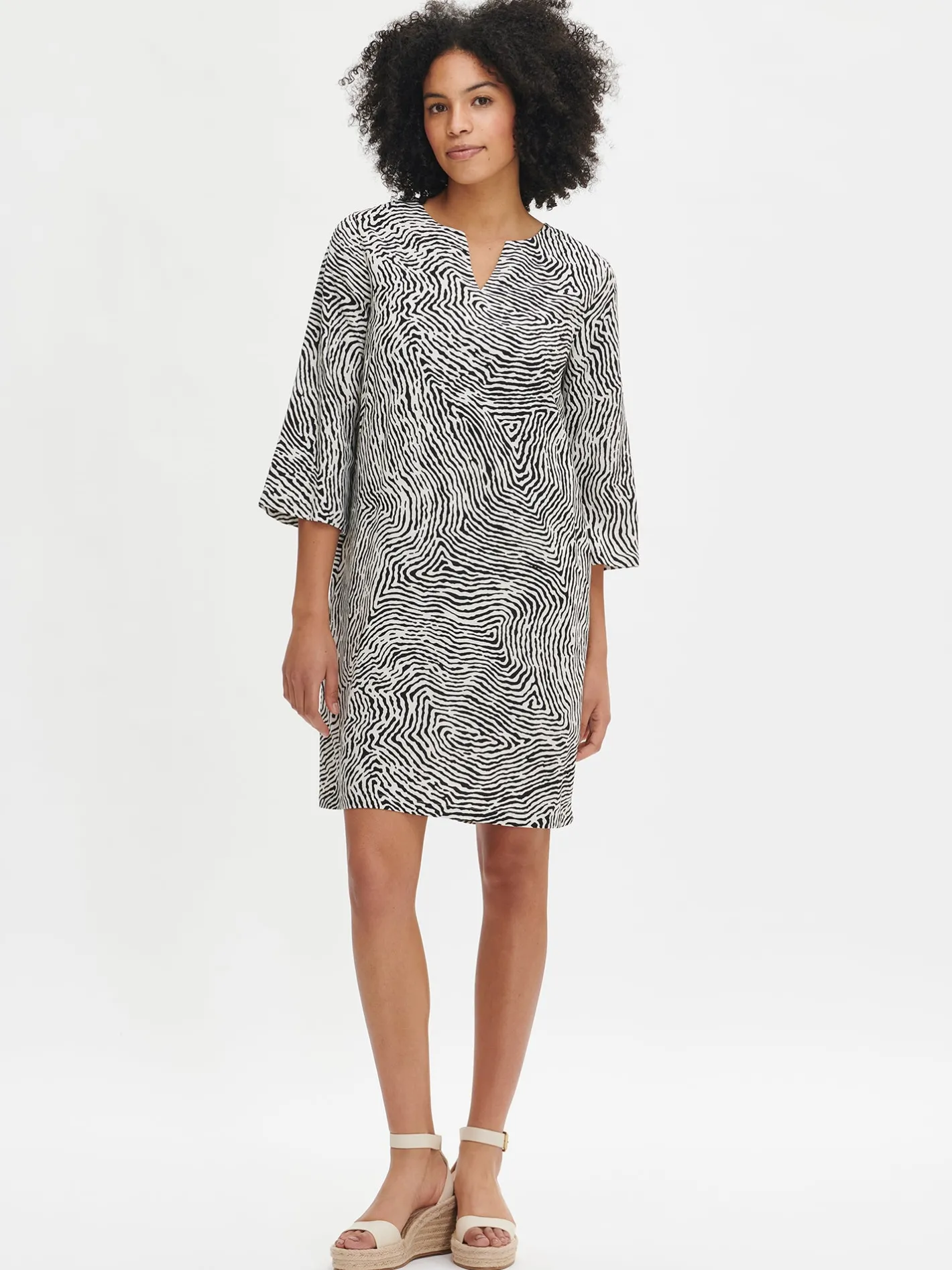 Nanso JÄLKI lyhyt kangasmekko - musta-luonnonvalkoinen* Pellavavaatteet|Mekot