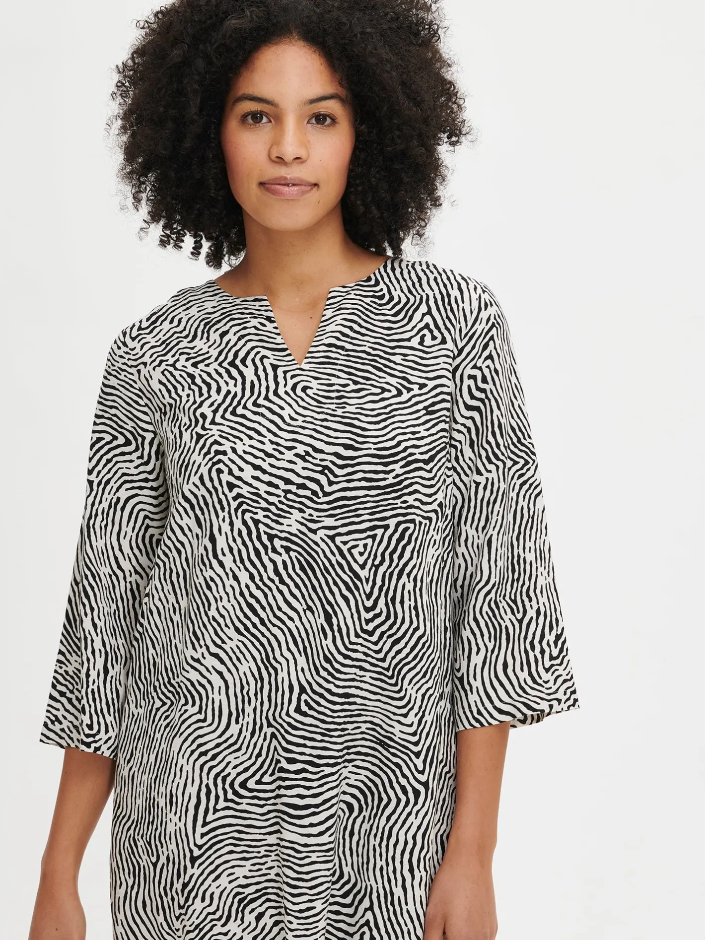 Nanso JÄLKI lyhyt kangasmekko - musta-luonnonvalkoinen* Pellavavaatteet|Mekot