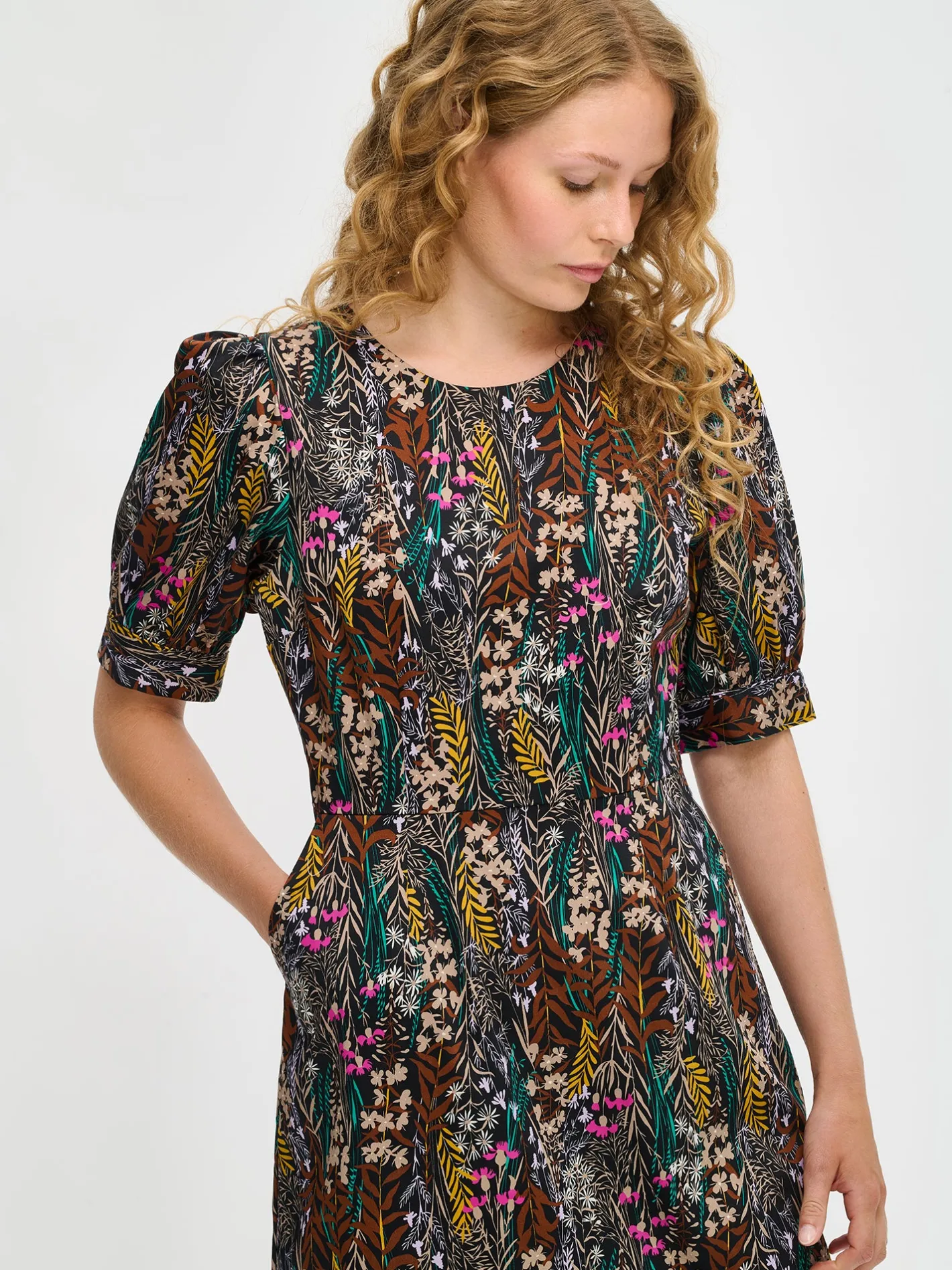 Nanso KUUTAMO pitkä kangasmekko -* Mekot