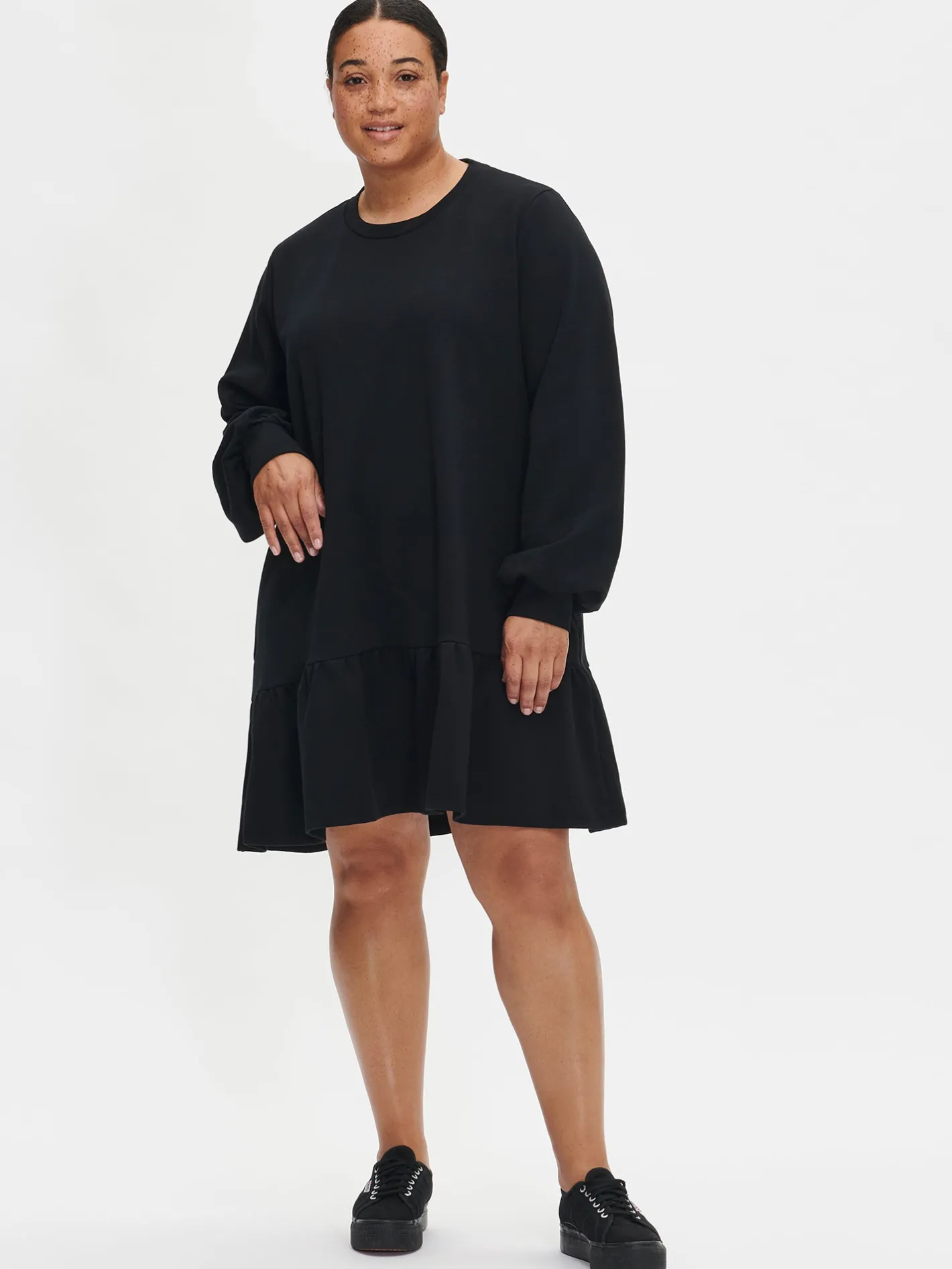 Nanso LEIJA mekko -* Mekot