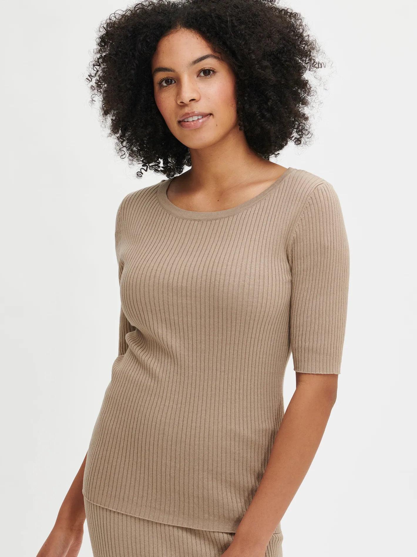 Nanso LELA neulepusero -* Neuleet