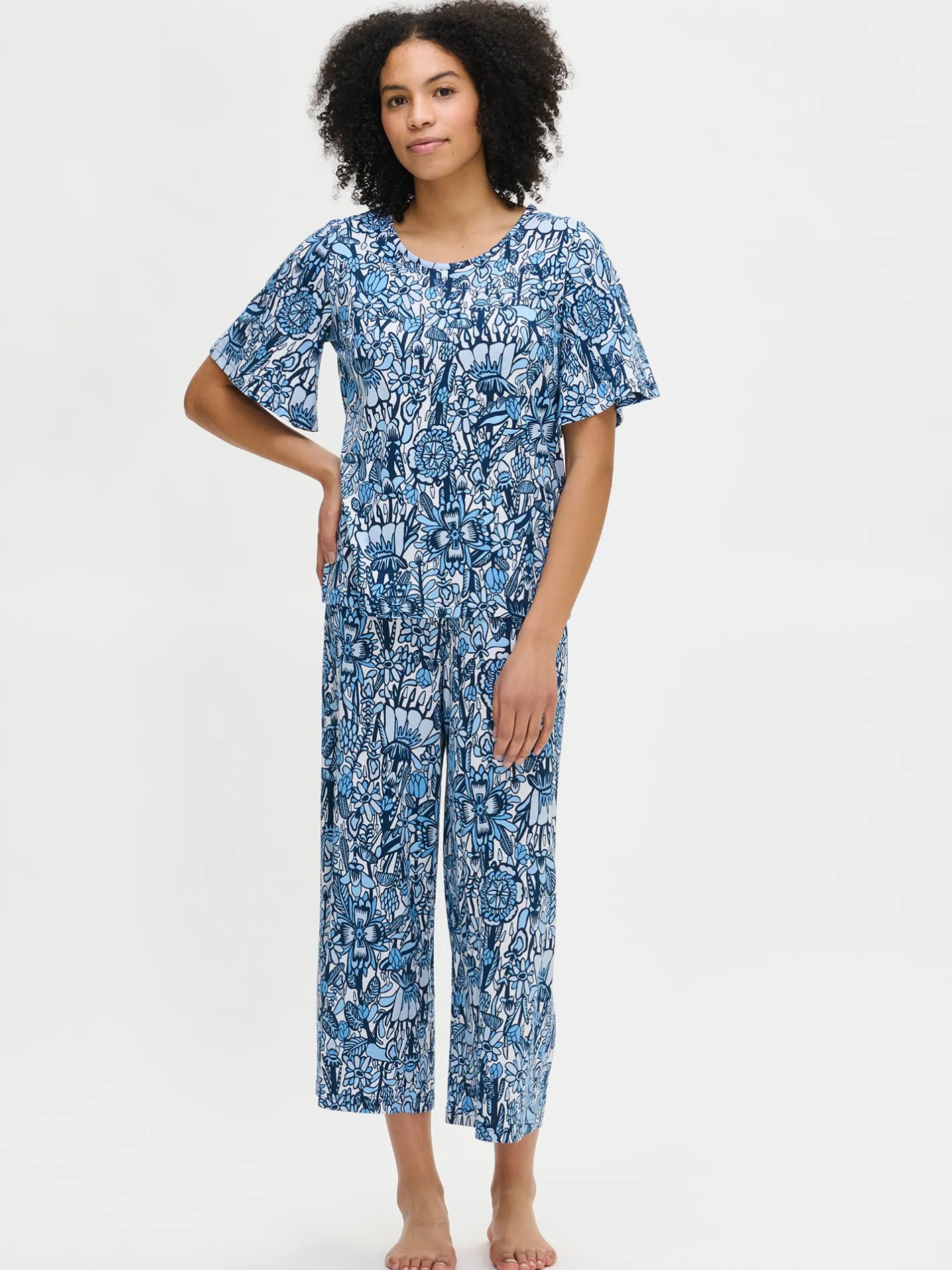 Nanso OODI t-paita -* Yöasut Ja Oloasut