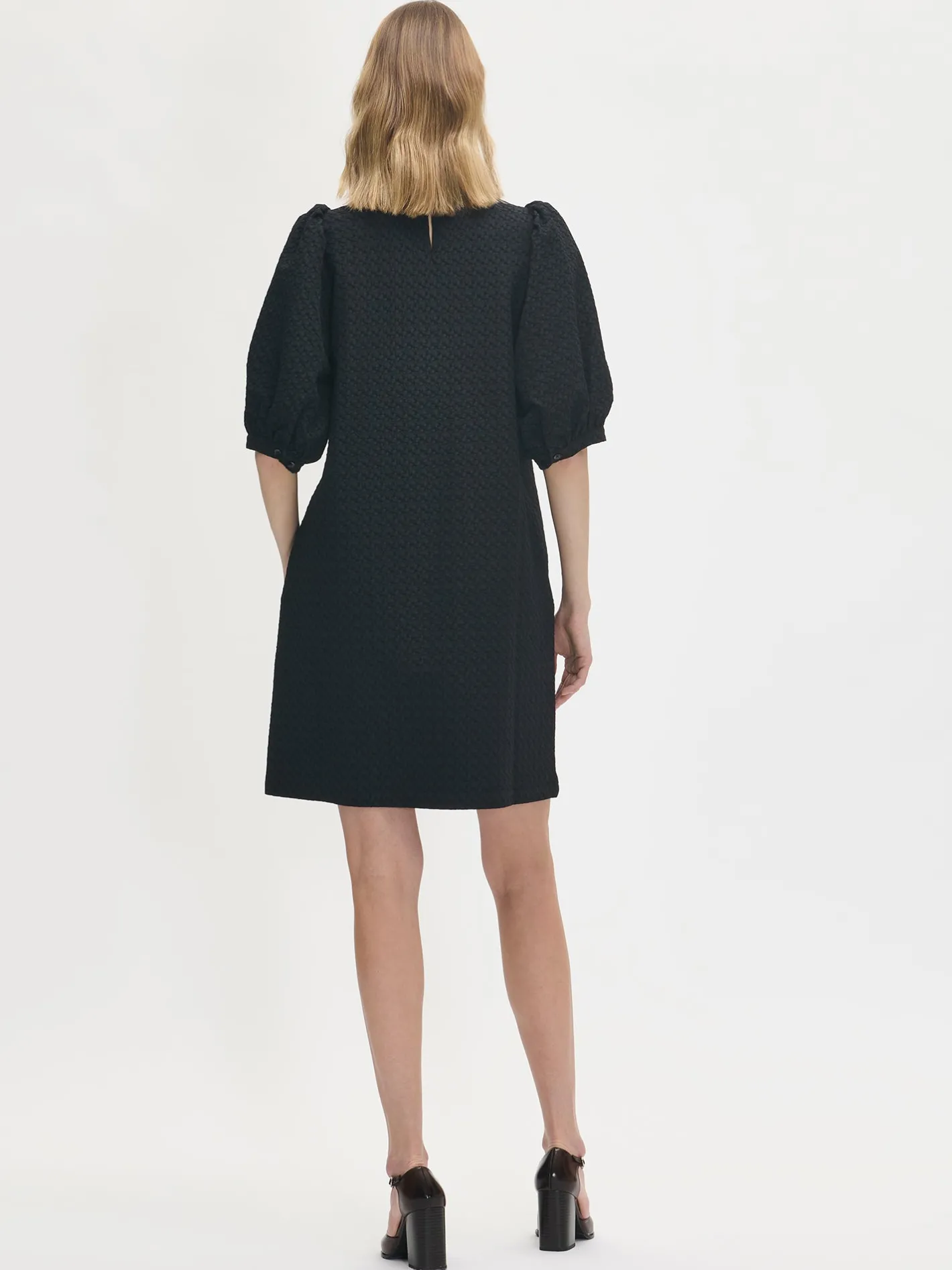 Nanso RELIEFI lyhyt kangasmekko -* Mekot