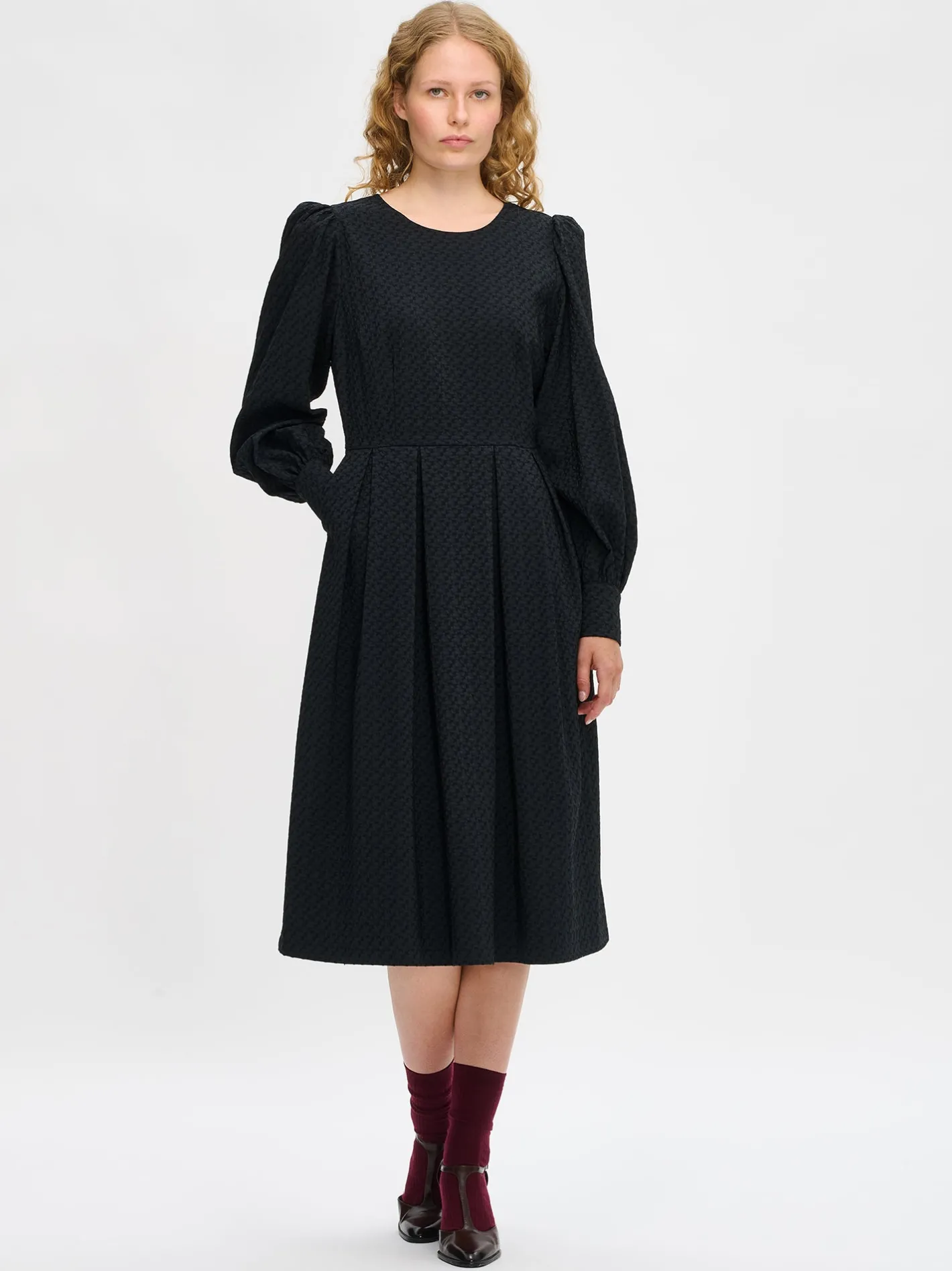 Nanso RELIEFI pitkä mekko -* Mekot