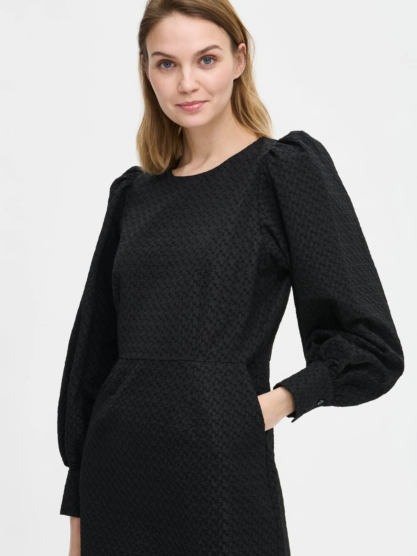 Nanso RELIEFI pitkähihainen mekko -* Mekot|Suosituimmat