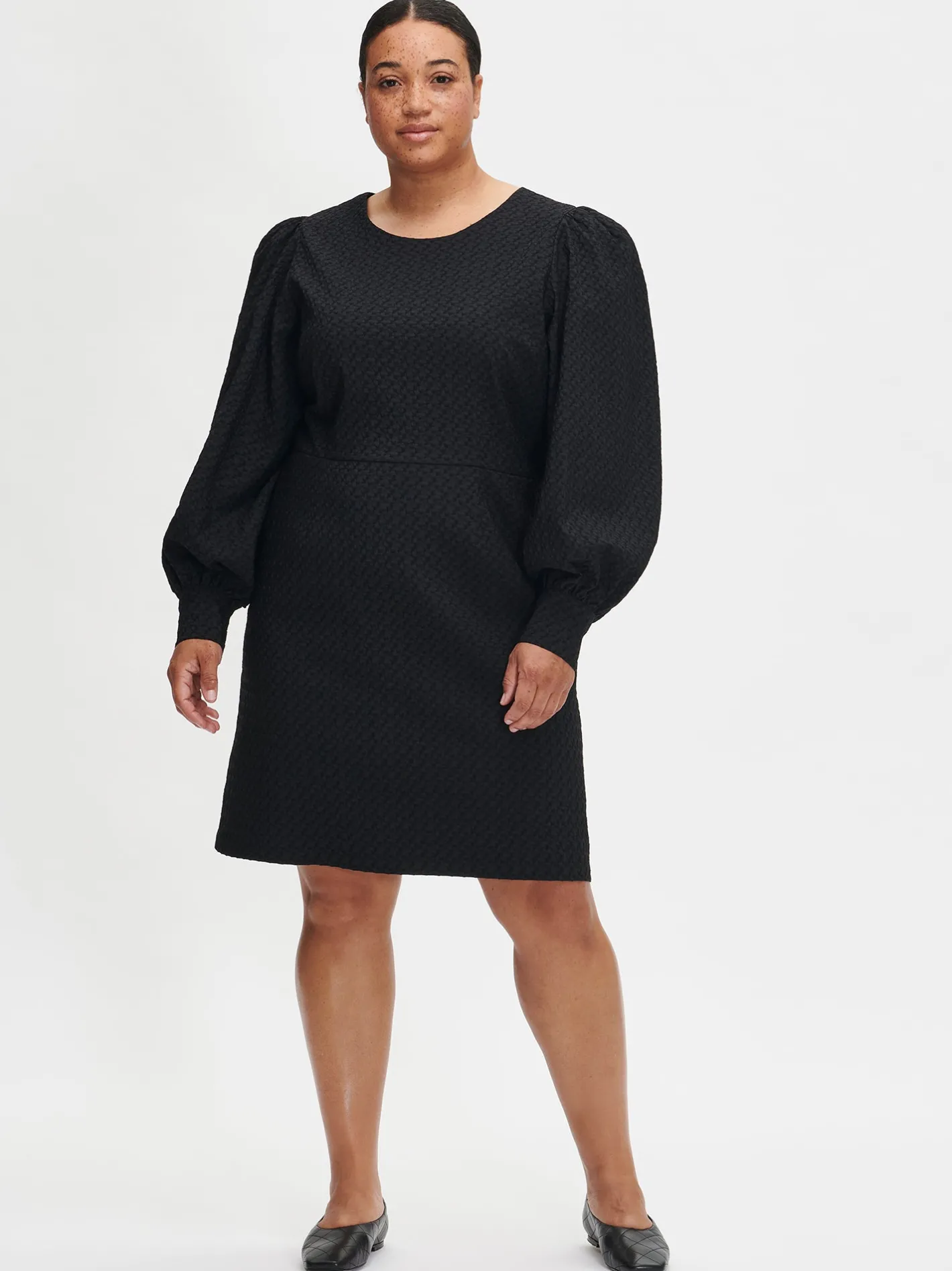 Nanso RELIEFI pitkähihainen mekko -* Mekot|Suosituimmat