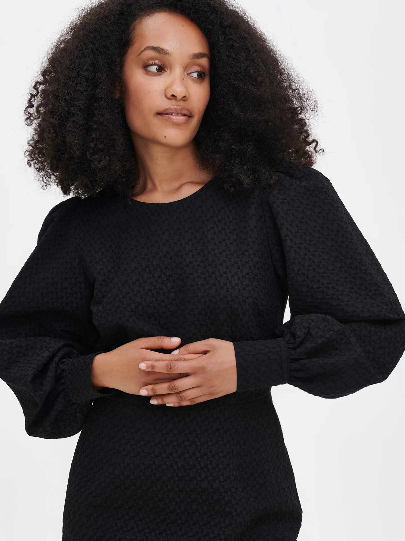 Nanso RELIEFI pitkähihainen mekko -* Mekot|Suosituimmat