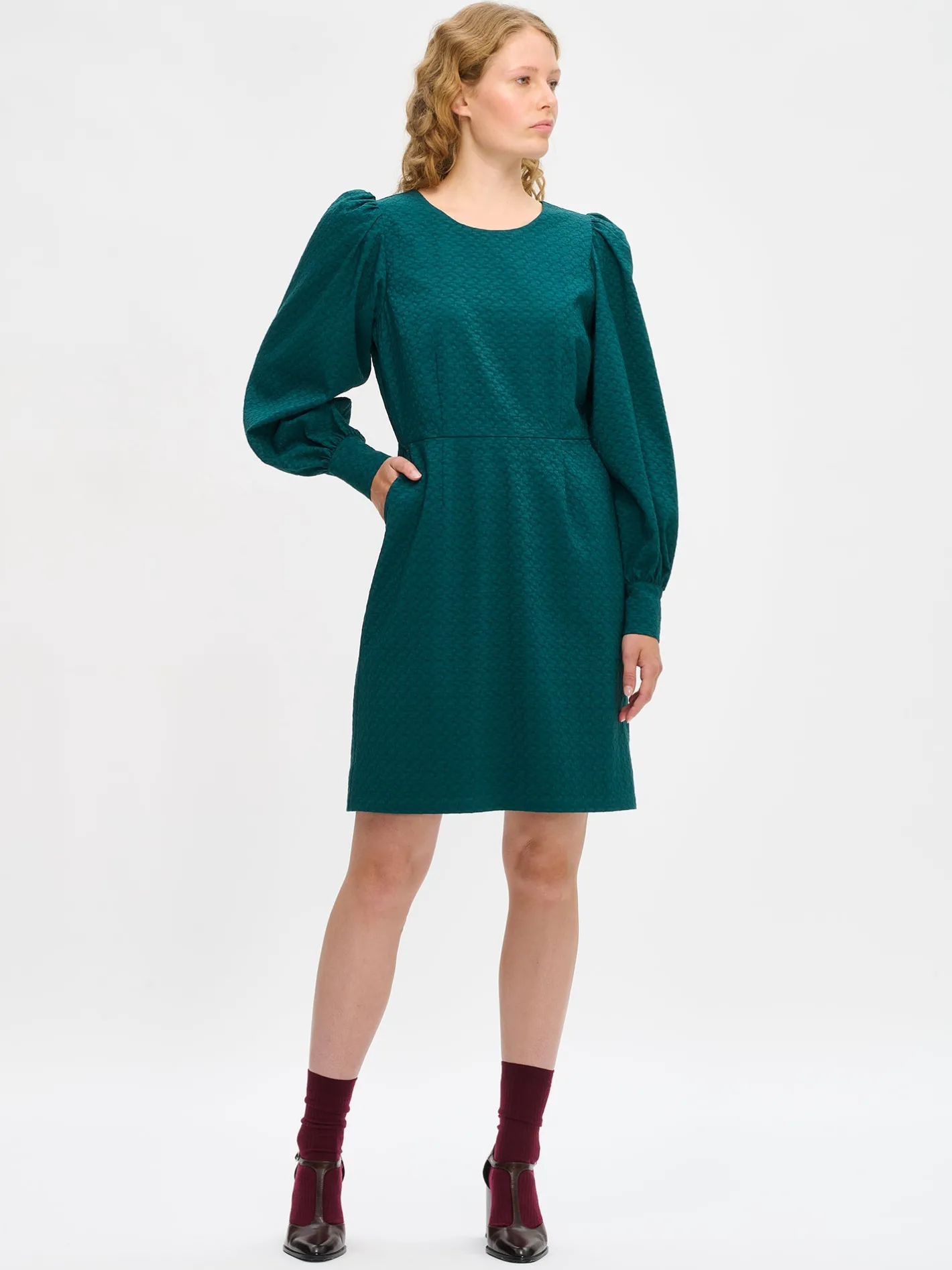 Nanso RELIEFI pitkähihainen mekko -* Mekot