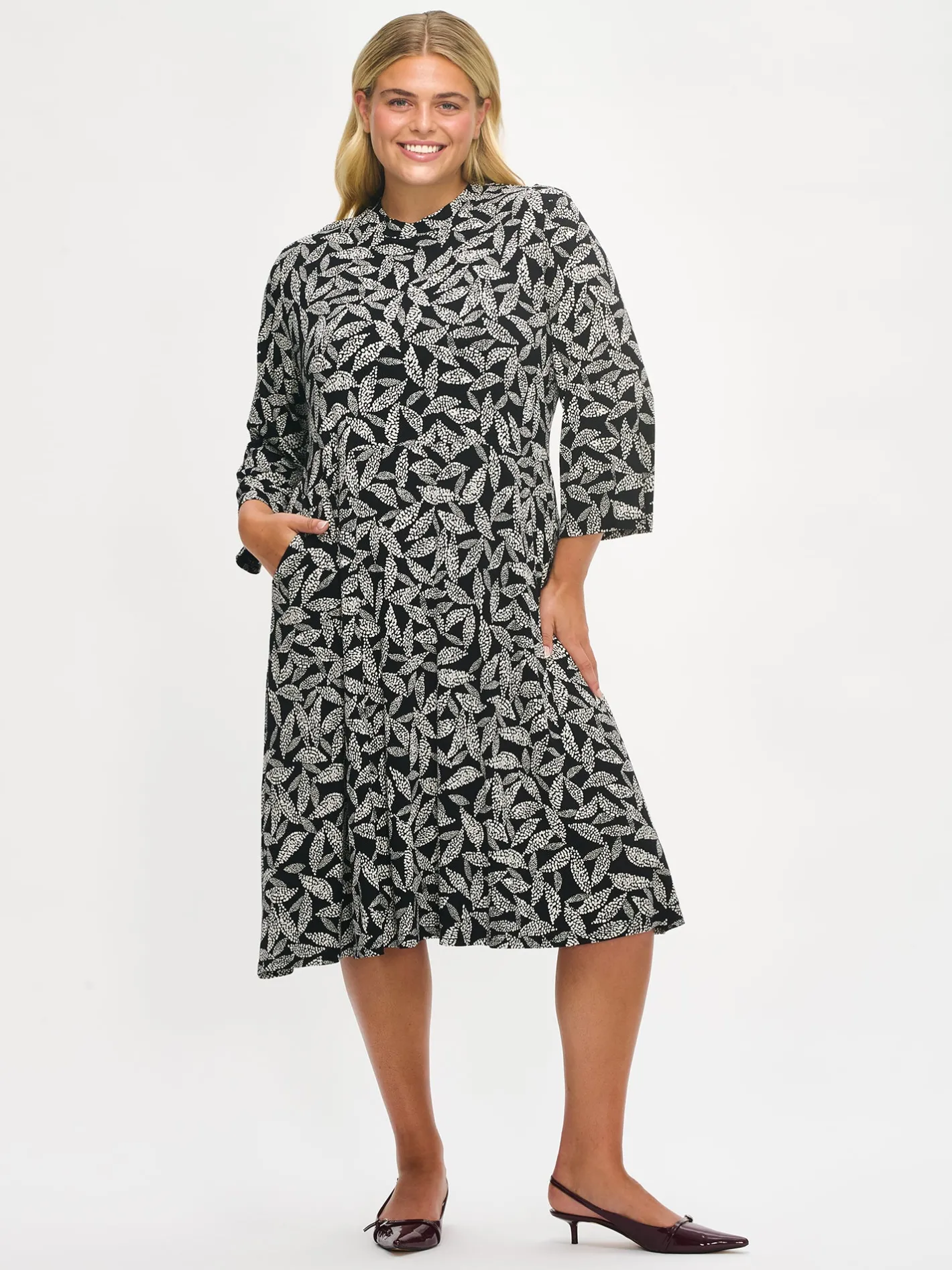 Nanso TRIINE trikoomekko -* Mekot