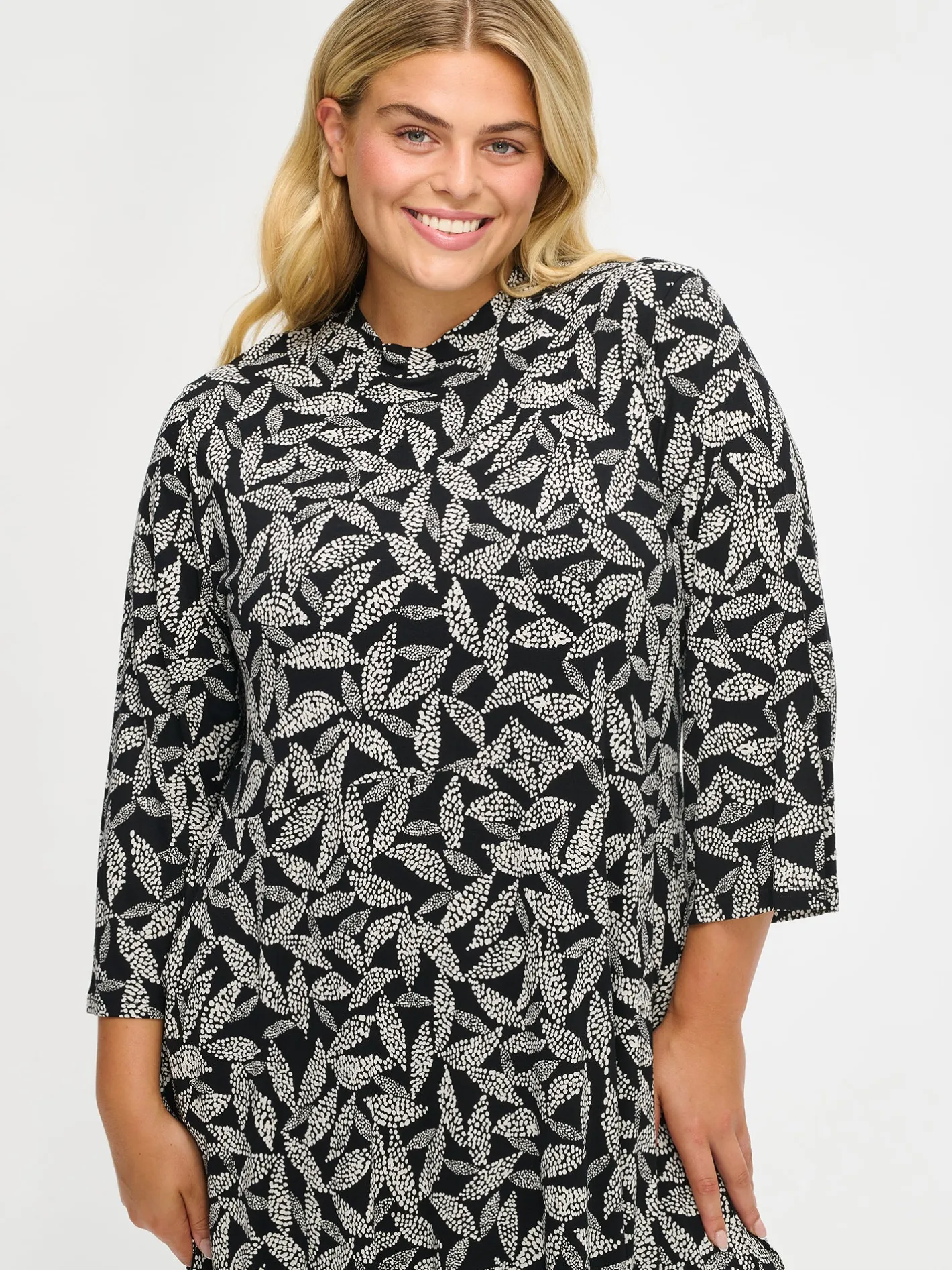 Nanso TRIINE trikoomekko -* Mekot